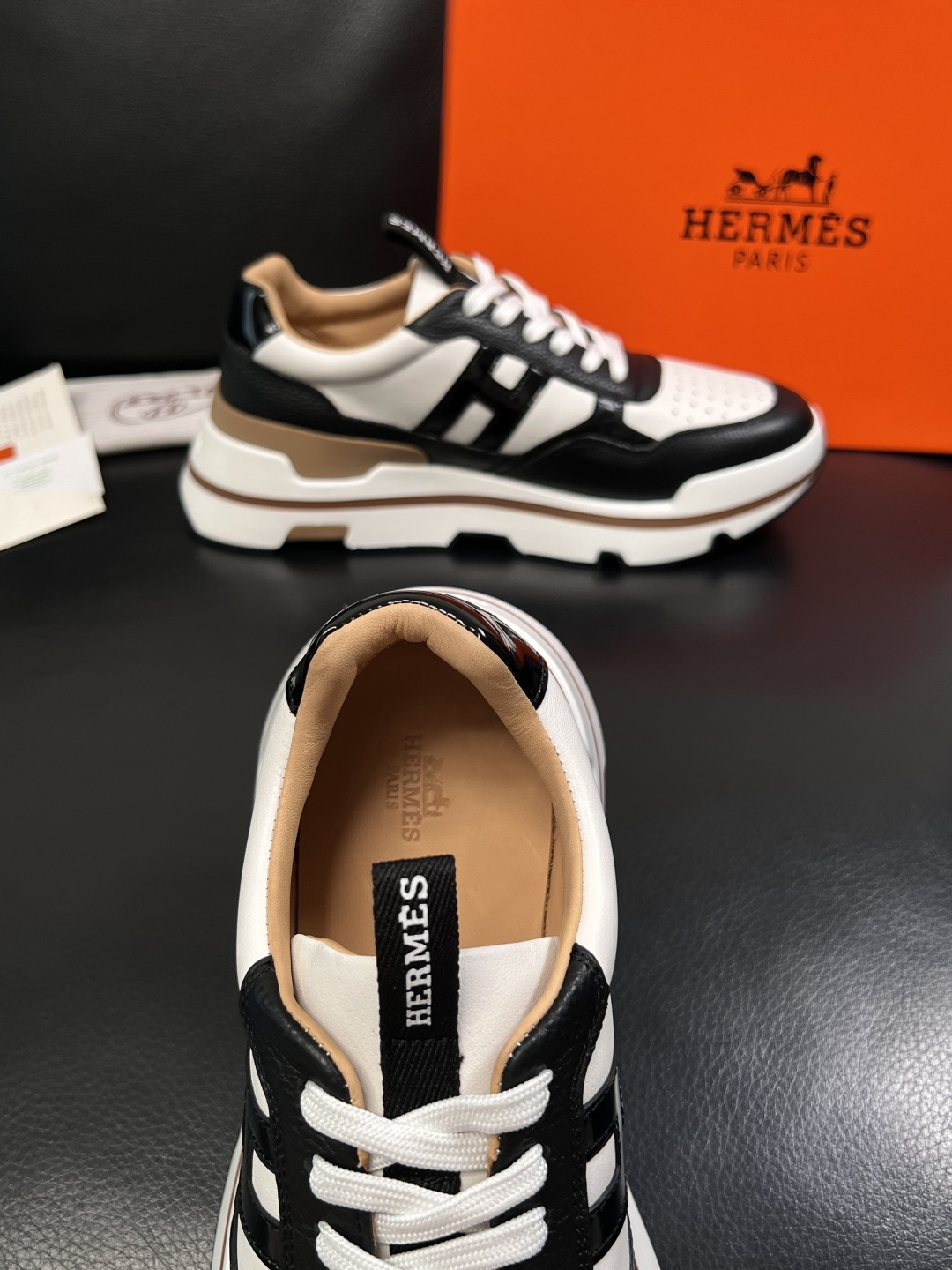 Hermes  高品质  顶级工艺品  爱马仕 专柜同步发售原厂配置，意大利进口原版牛皮面料，高品质拼接