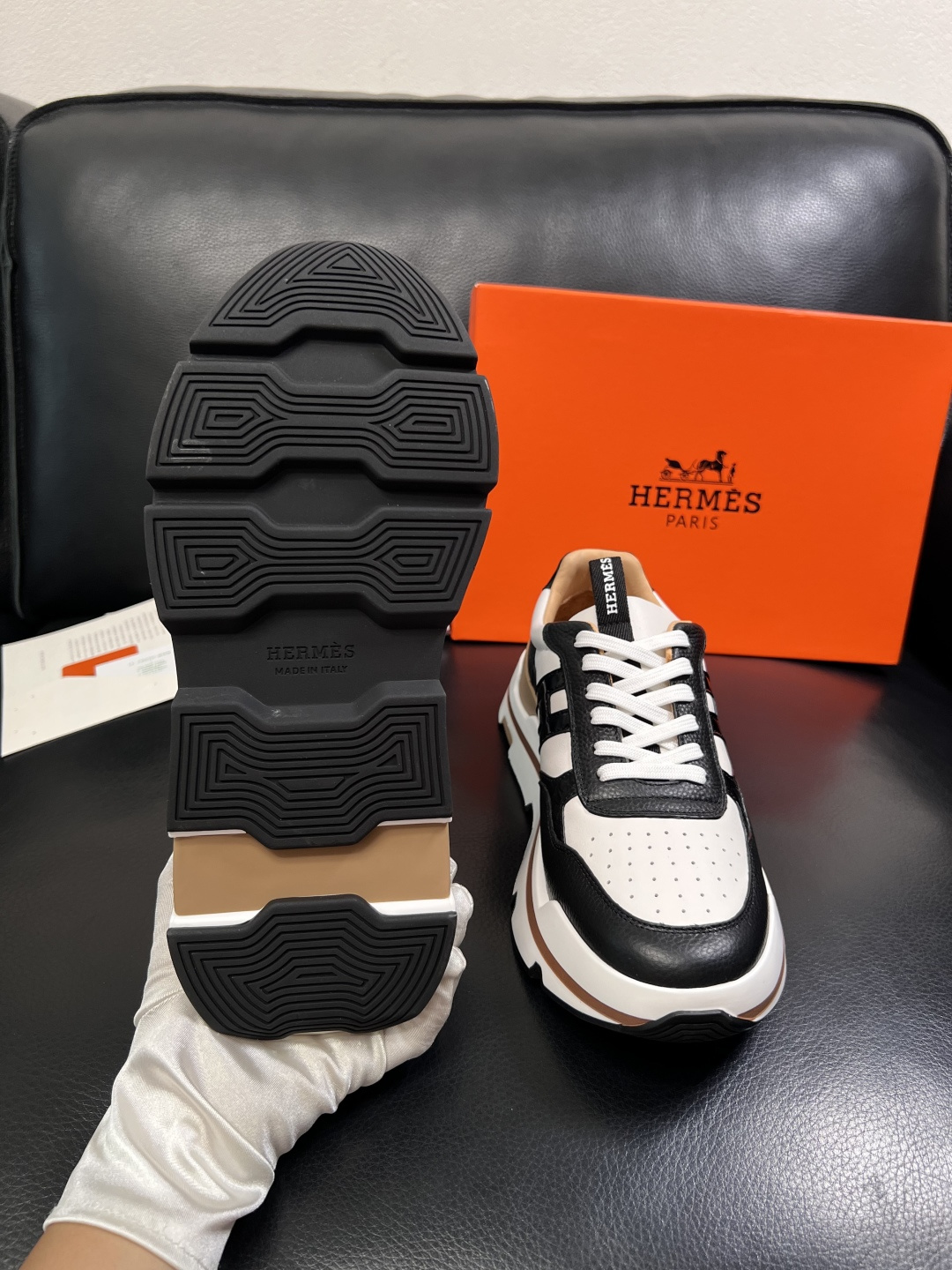Hermes  高品质  顶级工艺品  爱马仕 专柜同步发售原厂配置，意大利进口原版牛皮面料，高品质拼接
