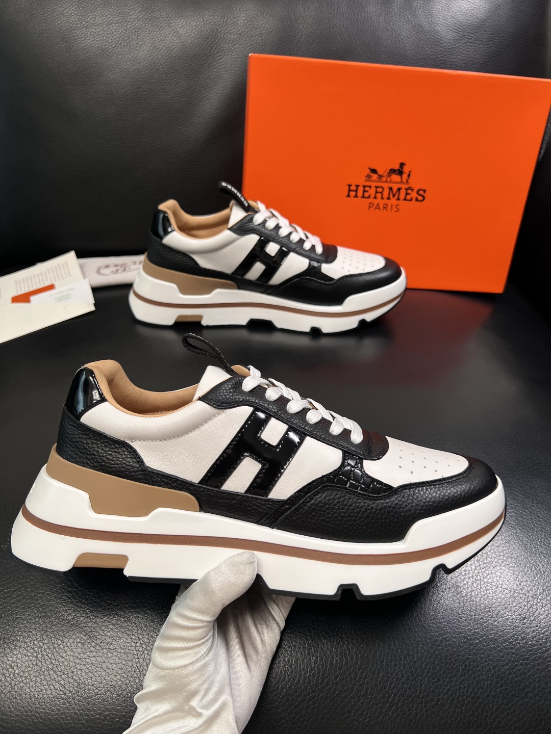 Hermes  高品质  顶级工艺品  爱马仕 专柜同步发售原厂配置，意大利进口原版牛皮面料，高品质拼接