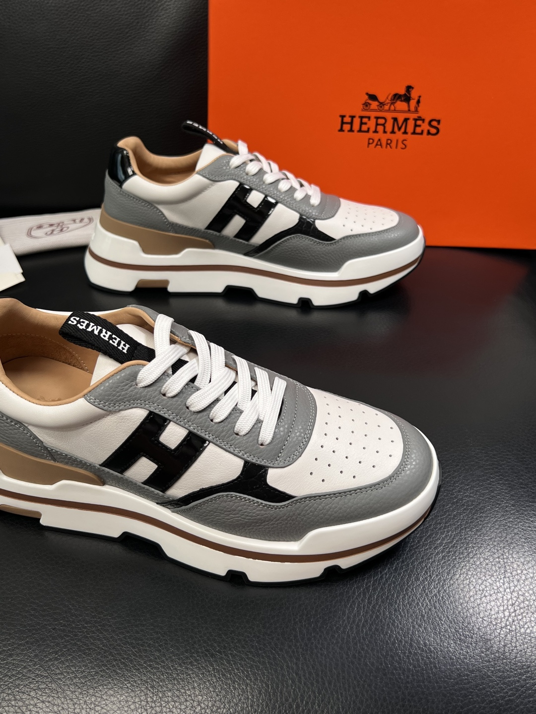 Hermes  高品质  顶级工艺品  爱马仕 专柜同步发售原厂配置，意大利进口原版牛皮面料，高品质拼接