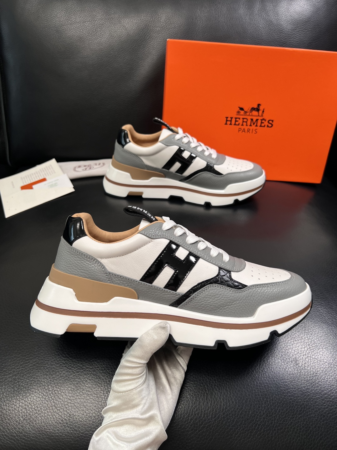 Hermes  高品质  顶级工艺品  爱马仕 专柜同步发售原厂配置，意大利进口原版牛皮面料，高品质拼接
