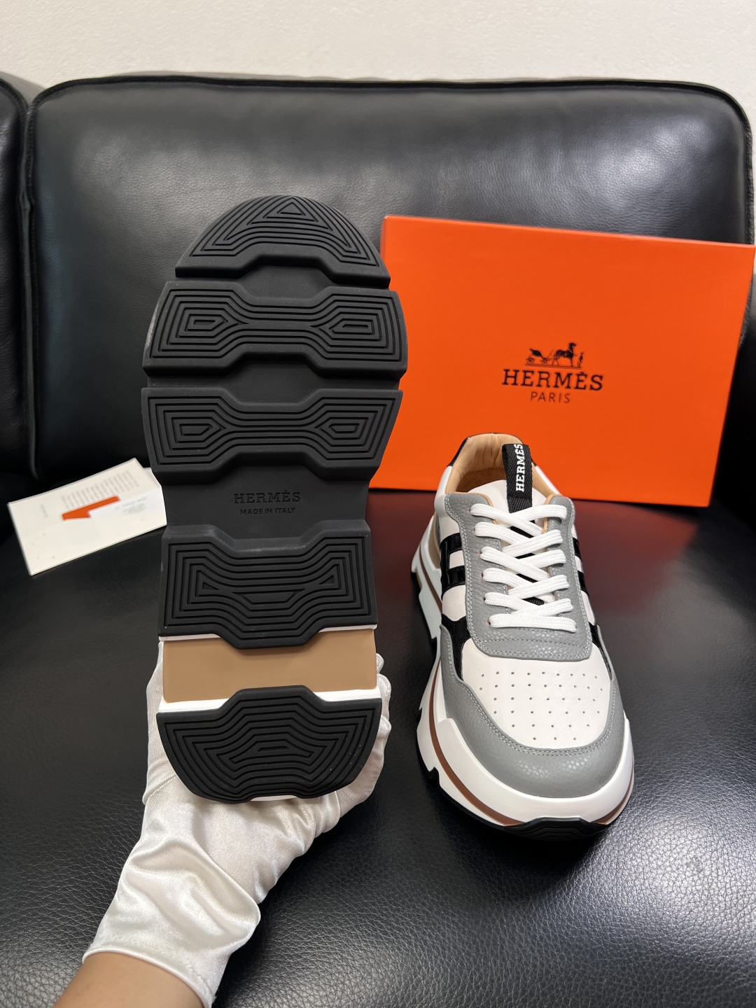 Hermes  高品质  顶级工艺品  爱马仕 专柜同步发售原厂配置，意大利进口原版牛皮面料，高品质拼接