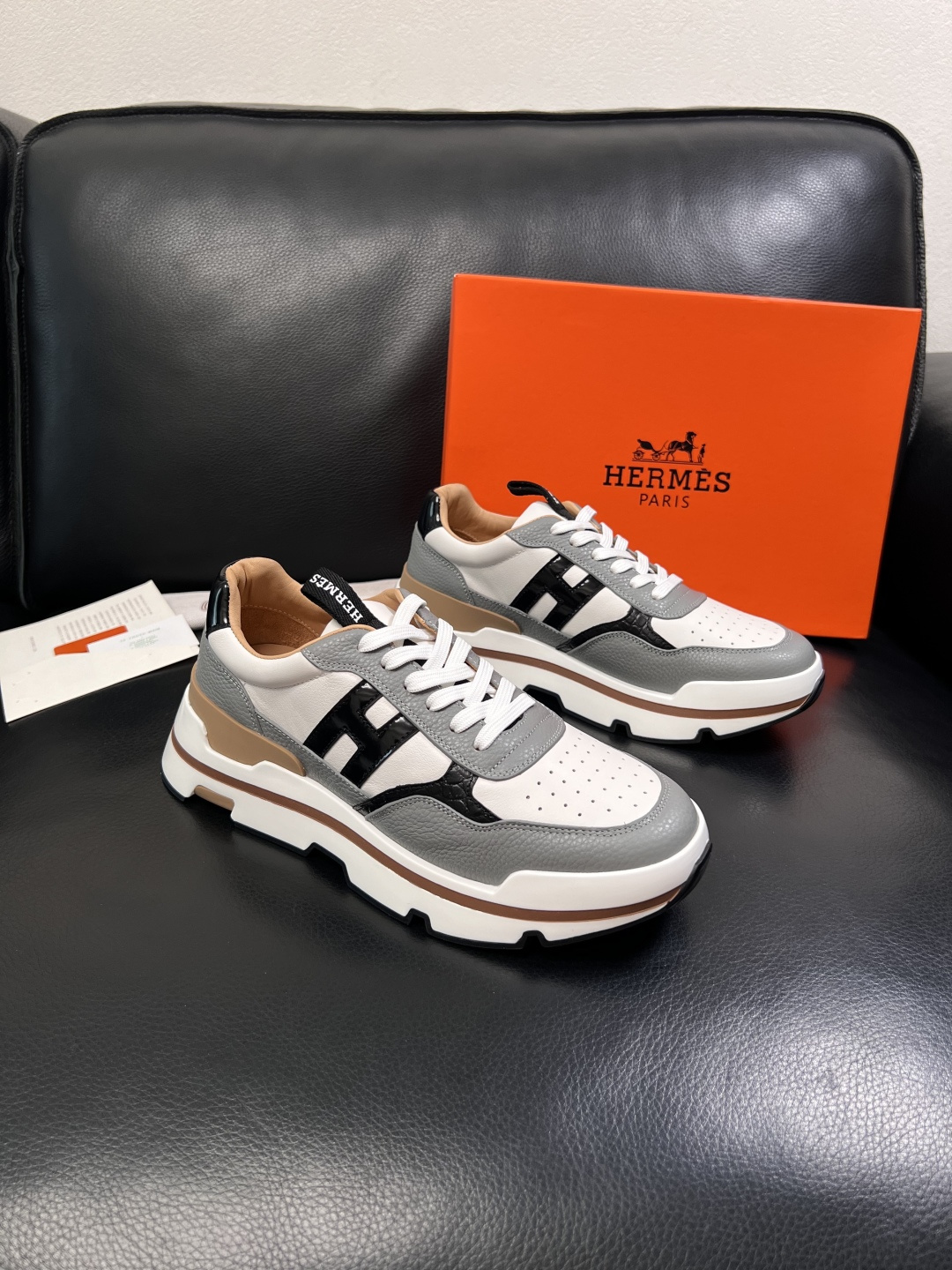 Hermes  高品质  顶级工艺品  爱马仕 专柜同步发售原厂配置，意大利进口原版牛皮面料，高品质拼接