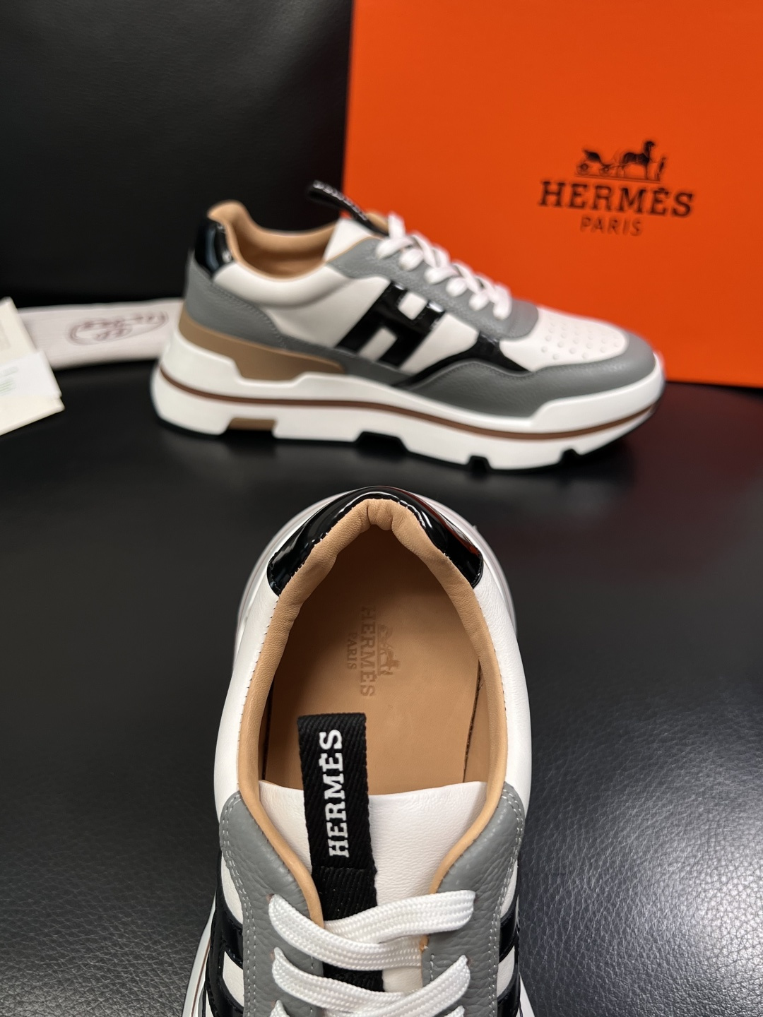 Hermes  高品质  顶级工艺品  爱马仕 专柜同步发售原厂配置，意大利进口原版牛皮面料，高品质拼接