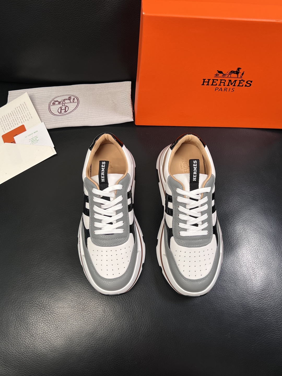 Hermes  高品质  顶级工艺品  爱马仕 专柜同步发售原厂配置，意大利进口原版牛皮面料，高品质拼接