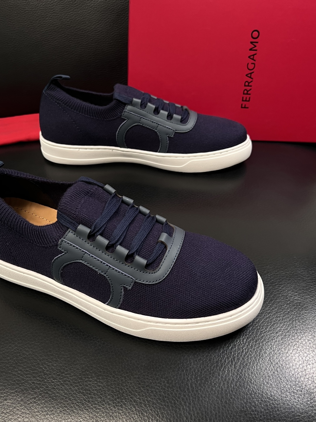 ⚠️只换码不退⚠️    Ferragamo  高品质   顶级工艺品  菲拉格慕  专柜新品同步，鞋面