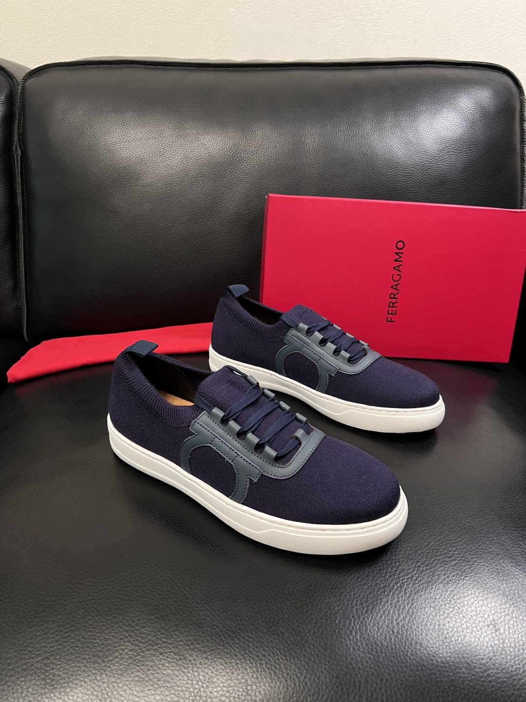 NO:886646,Only code exchanges will not be returned Ferragamo High-quality top handicrafts Ferragamo counter new products synchronized, uppers are imported cowhide fabrics from Italy, imported water-dyed cowhide linings, soles are specially provided by the original factory, exclusive movable molded soles are super comfortable, original factory and single goods, high quality, welcome to compare, code number 39-44,,ferragamo,ferragamo,cowhide19860909只换码不退 Ferragamo 高品质顶级工艺品 菲拉格慕 专柜新品同步,鞋面意大利进口牛皮面料,进口水染牛皮内里垫,鞋底原厂特供原版底,独家活动成型底超级舒适,原厂跟单货, 高品质,欢迎对比,码数 39-44,,ferragamo,ferragamo,cowhide,Men's shoes
