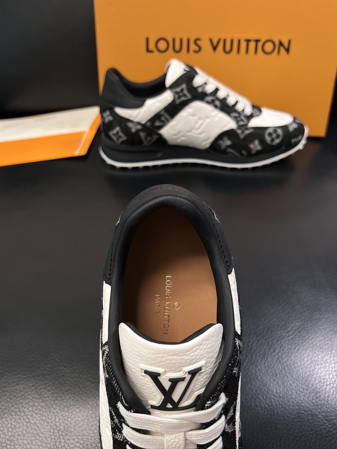 Lv  高品质  顶级工艺品  路易威登，运动板鞋专柜同步，鞋面意大利进口牛皮拼网面料，高品质拼接缤纷色