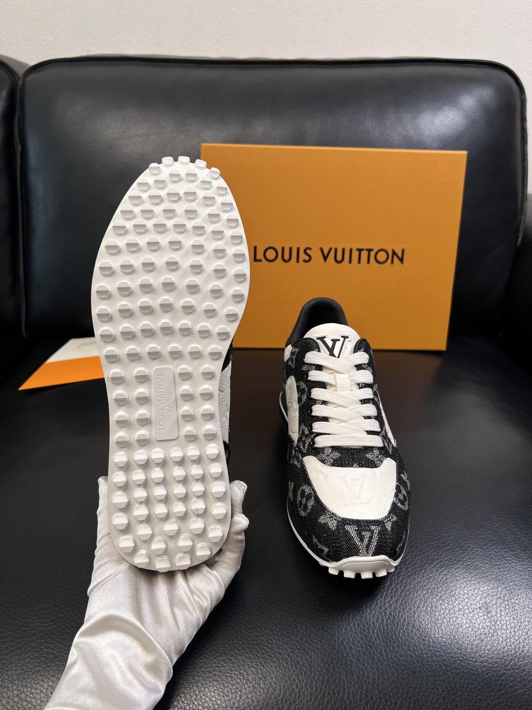 Lv  高品质  顶级工艺品  路易威登，运动板鞋专柜同步，鞋面意大利进口牛皮拼网面料，高品质拼接缤纷色