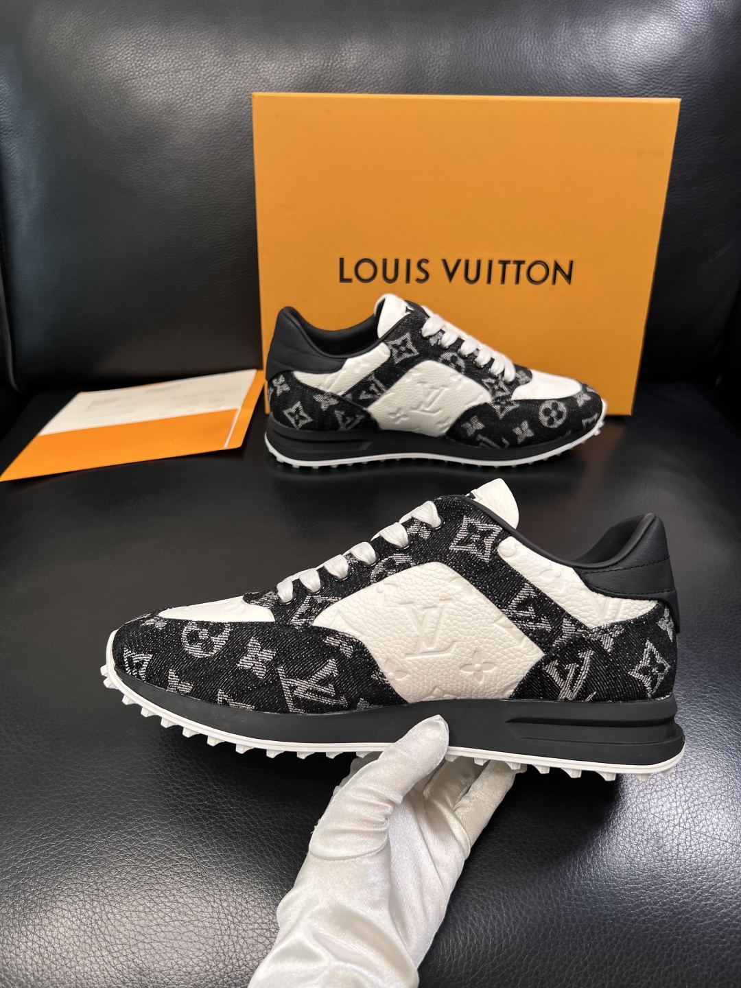 Lv  高品质  顶级工艺品  路易威登，运动板鞋专柜同步，鞋面意大利进口牛皮拼网面料，高品质拼接缤纷色