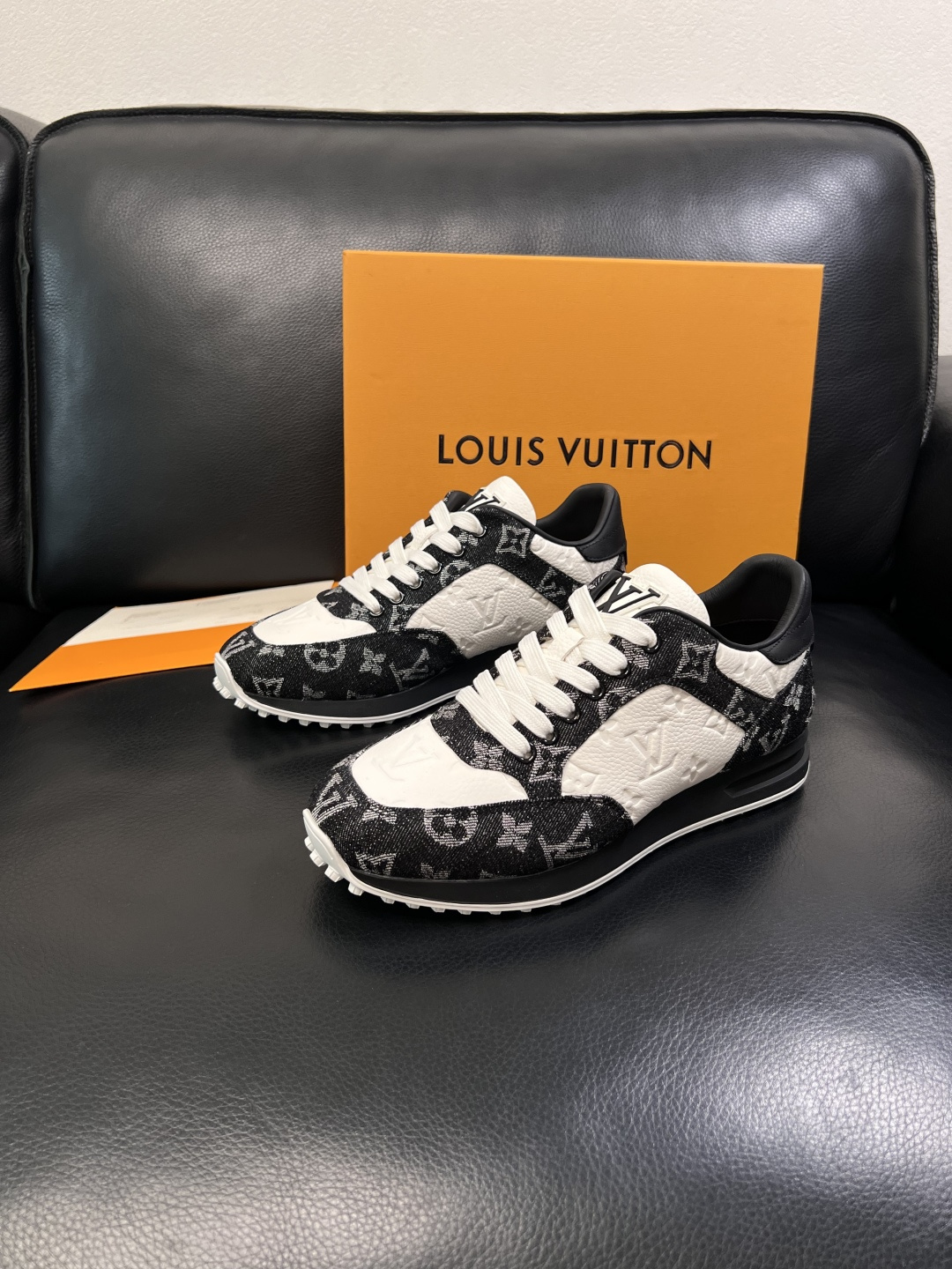Lv  高品质  顶级工艺品  路易威登，运动板鞋专柜同步，鞋面意大利进口牛皮拼网面料，高品质拼接缤纷色