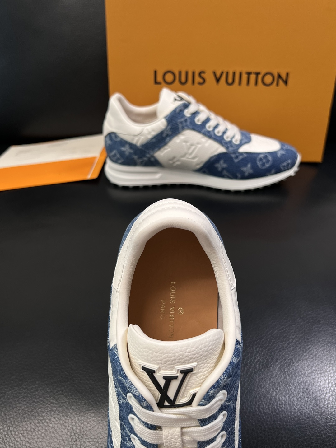 Lv  高品质  顶级工艺品  路易威登，运动板鞋专柜同步，鞋面意大利进口牛皮拼网面料，高品质拼接缤纷色