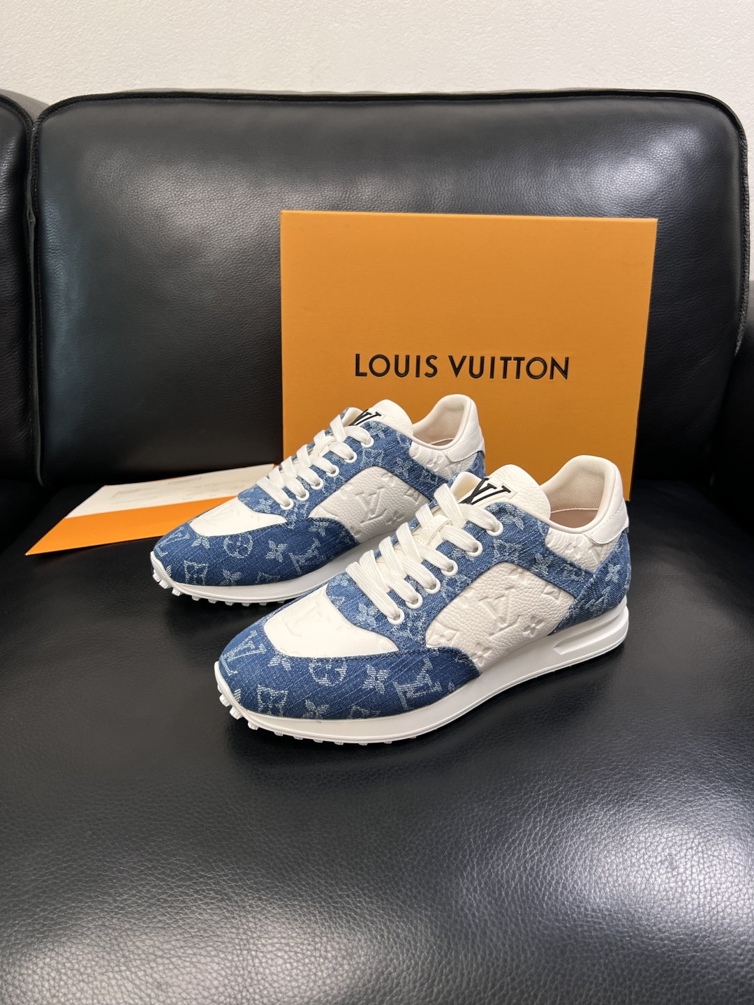 Lv  高品质  顶级工艺品  路易威登，运动板鞋专柜同步，鞋面意大利进口牛皮拼网面料，高品质拼接缤纷色