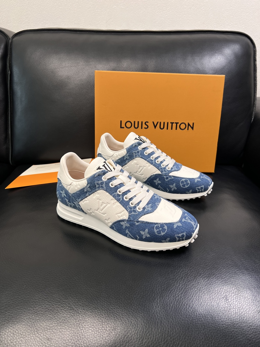 Lv  高品质  顶级工艺品  路易威登，运动板鞋专柜同步，鞋面意大利进口牛皮拼网面料，高品质拼接缤纷色