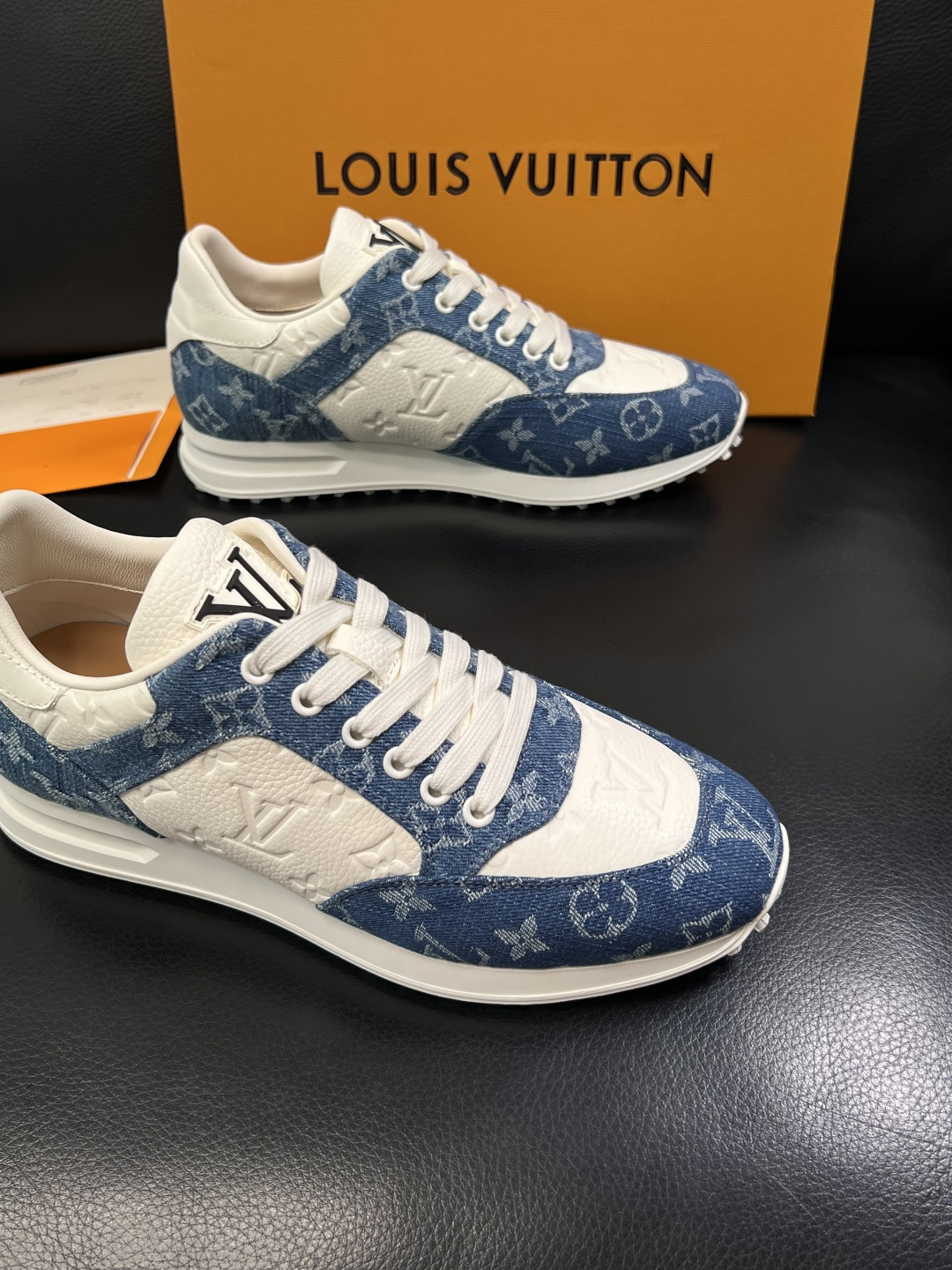 Lv  高品质  顶级工艺品  路易威登，运动板鞋专柜同步，鞋面意大利进口牛皮拼网面料，高品质拼接缤纷色
