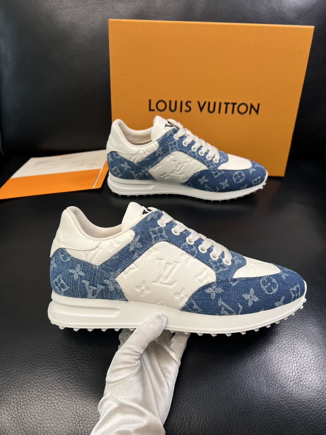 Lv  高品质  顶级工艺品  路易威登，运动板鞋专柜同步，鞋面意大利进口牛皮拼网面料，高品质拼接缤纷色