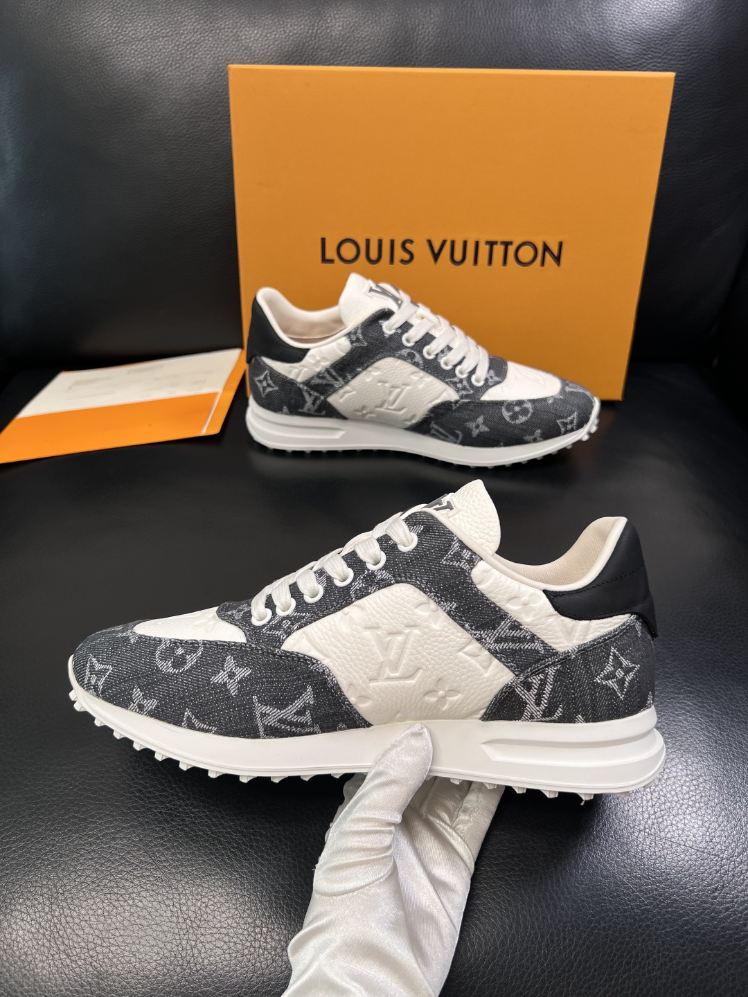 Lv  高品质  顶级工艺品  路易威登，运动板鞋专柜同步，鞋面意大利进口牛皮拼网面料，高品质拼接缤纷色