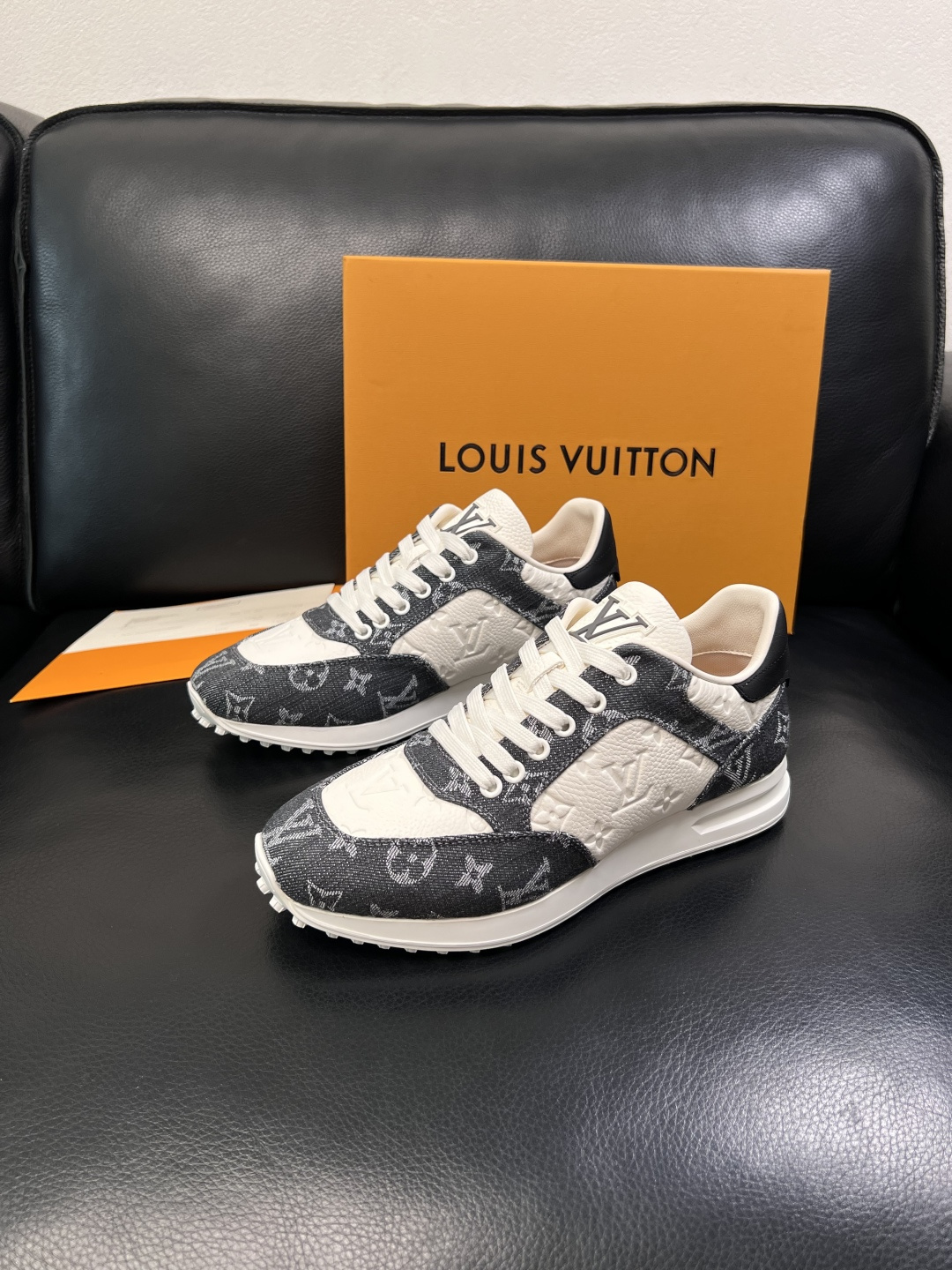 Lv  高品质  顶级工艺品  路易威登，运动板鞋专柜同步，鞋面意大利进口牛皮拼网面料，高品质拼接缤纷色