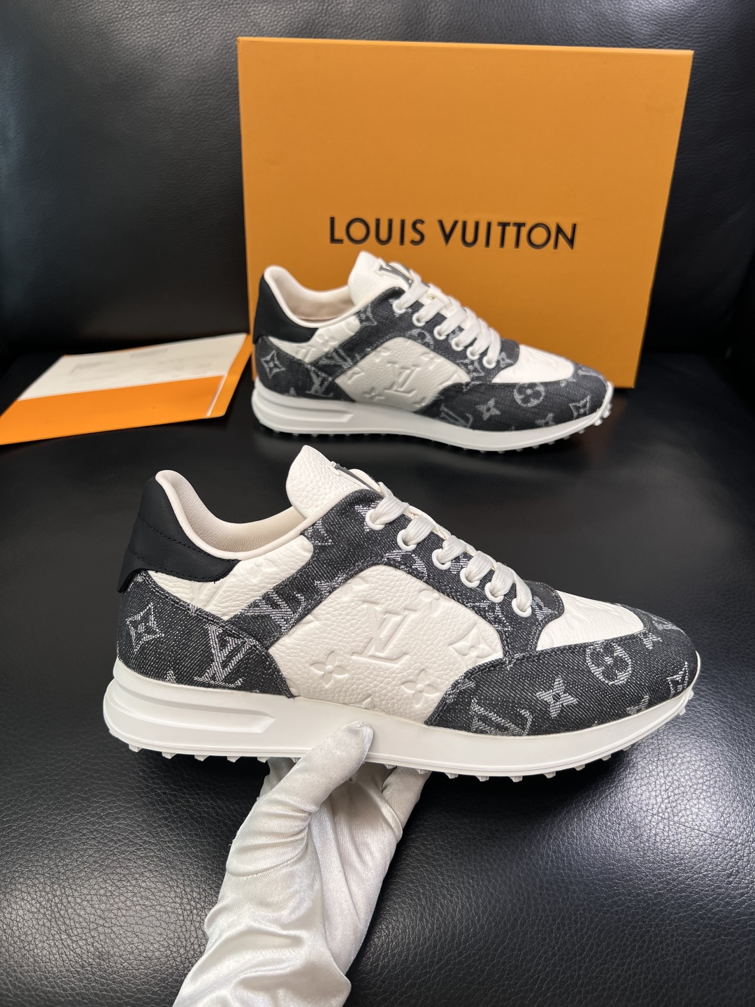 Lv  高品质  顶级工艺品  路易威登，运动板鞋专柜同步，鞋面意大利进口牛皮拼网面料，高品质拼接缤纷色