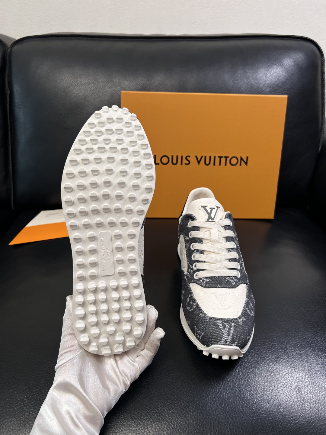 Lv  高品质  顶级工艺品  路易威登，运动板鞋专柜同步，鞋面意大利进口牛皮拼网面料，高品质拼接缤纷色