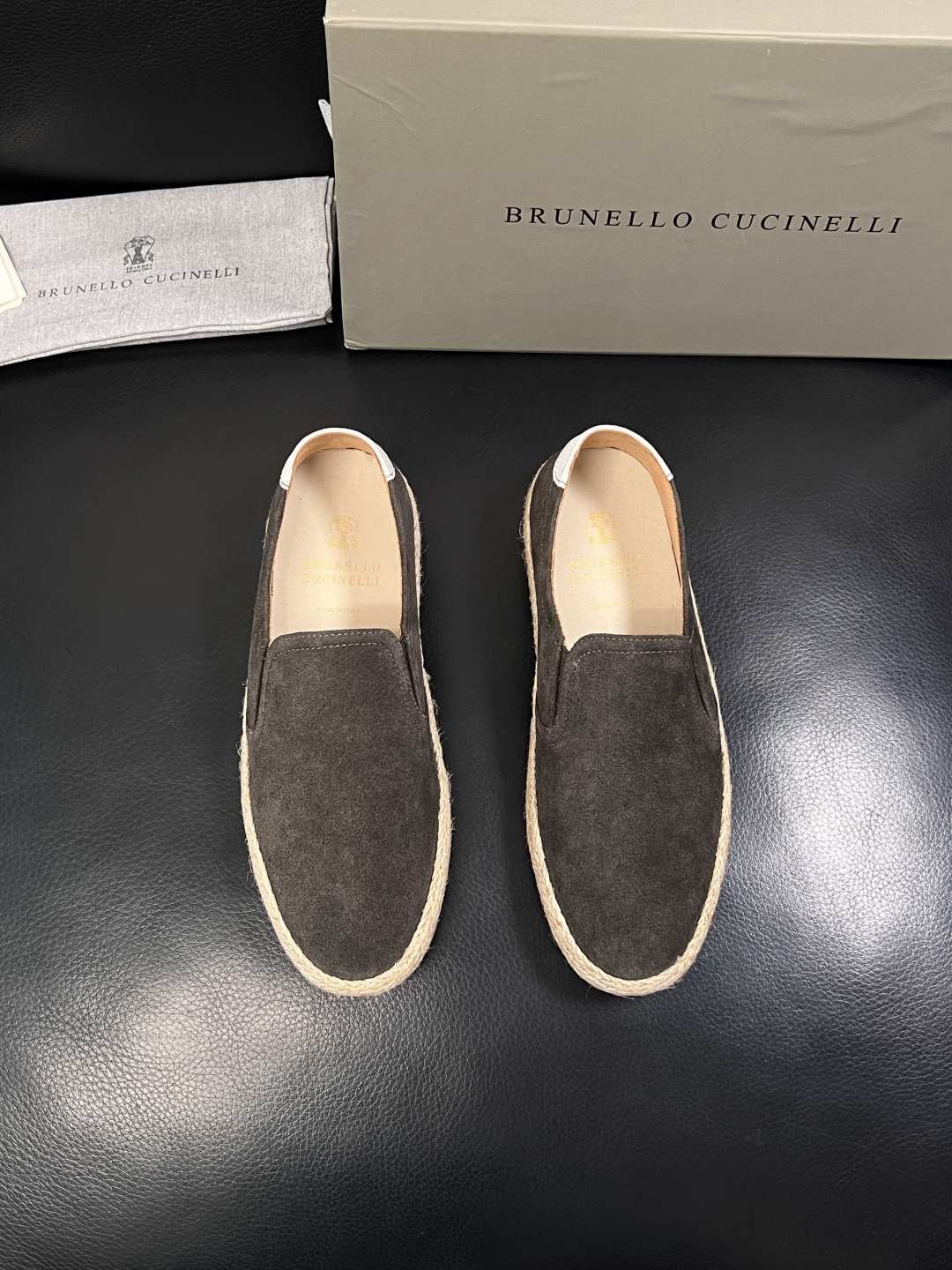 Brunello Cucinelli  高品质 顶级工艺品  BC  专柜同步原厂配置，意大利进口牛皮面