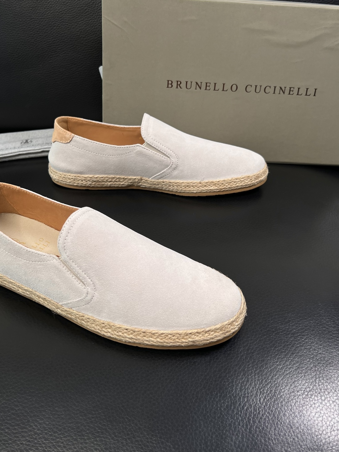Brunello Cucinelli  高品质 顶级工艺品  BC  专柜同步原厂配置，意大利进口牛皮面