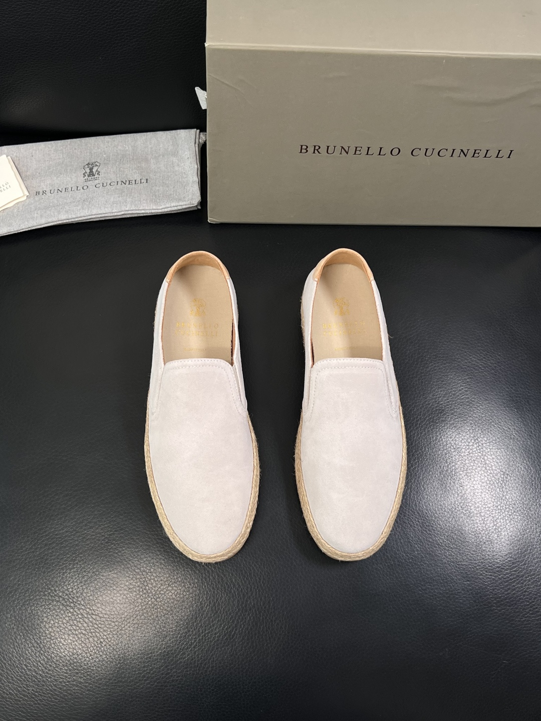 Brunello Cucinelli  高品质 顶级工艺品  BC  专柜同步原厂配置，意大利进口牛皮面