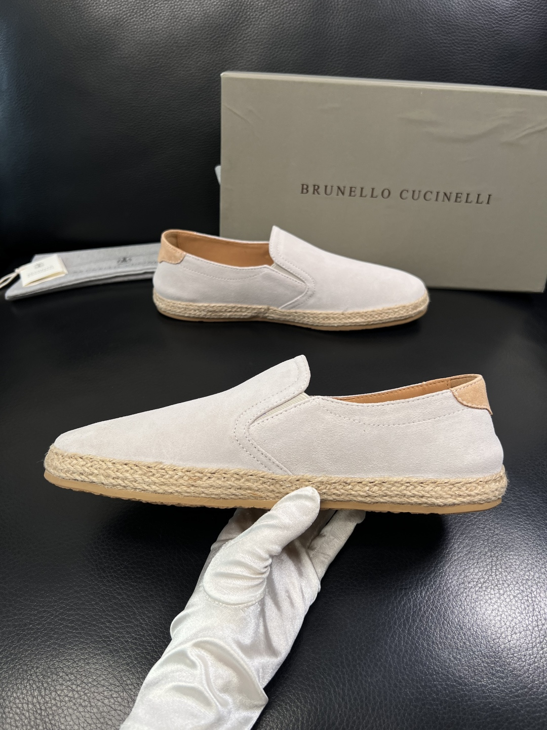 Brunello Cucinelli  高品质 顶级工艺品  BC  专柜同步原厂配置，意大利进口牛皮面