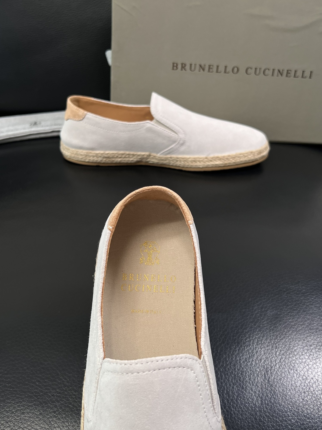 Brunello Cucinelli  高品质 顶级工艺品  BC  专柜同步原厂配置，意大利进口牛皮面