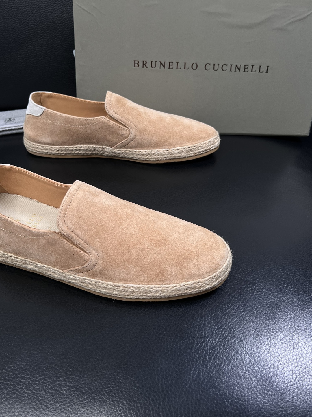 Brunello Cucinelli  高品质 顶级工艺品  BC  专柜同步原厂配置，意大利进口牛皮面