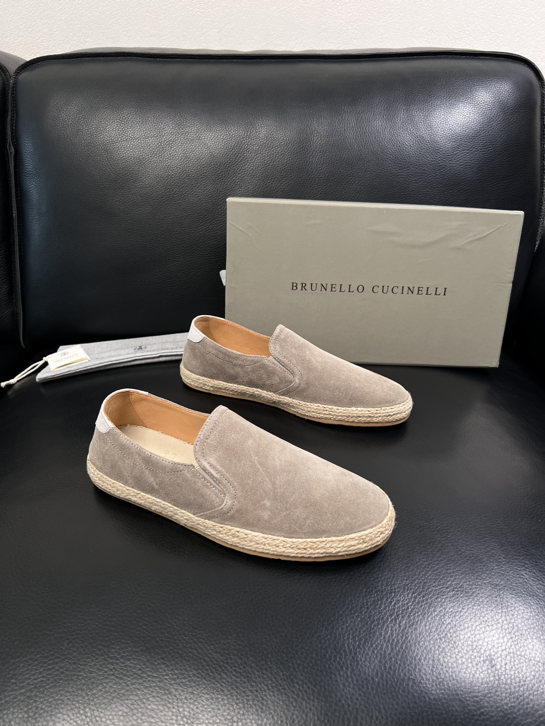 NO:886674,Brunello Cucinelli is a high-quality, top-grade handicraft. BC counters are equipped with original factory configurations. Cow leather lining imported from Italy, high-quality splicing and complex craftsmanship, breathable and comfortable. The soles are specially provided by the original factory and are super comfortable. Original factory and single goods, welcome to compare, code number 39-44 (customized 38 45), brunello cucinelli, cowhide19860909Brunello Cucinelli 高品质 顶级工艺品 BC 专柜同步原厂配置,意大利进口牛皮面料牛内里垫,高品质拼接复杂工艺,透气舒适 鞋底原厂特供原版底超级舒适,原厂跟单货,欢迎对比,码数 39-44(订做38 45 ),,brunello cucinelli,cowhide,Men's shoes