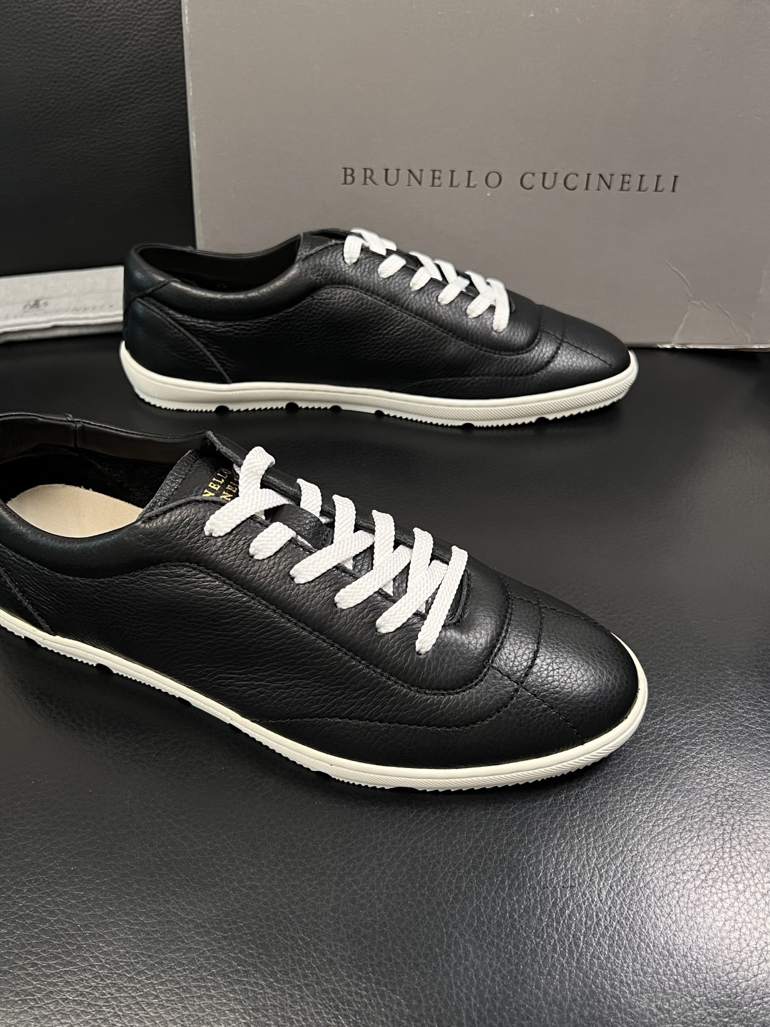 Brunello Cucinelli  高品质 顶级工艺品  BC  专柜同步原厂配置，意大利进口牛皮面