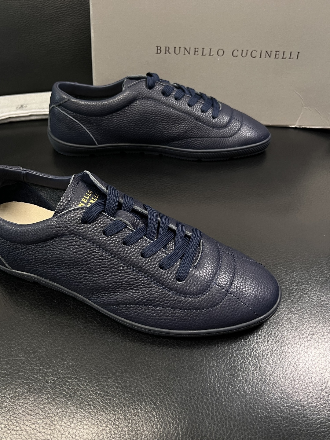Brunello Cucinelli  高品质 顶级工艺品  BC  专柜同步原厂配置，意大利进口牛皮面