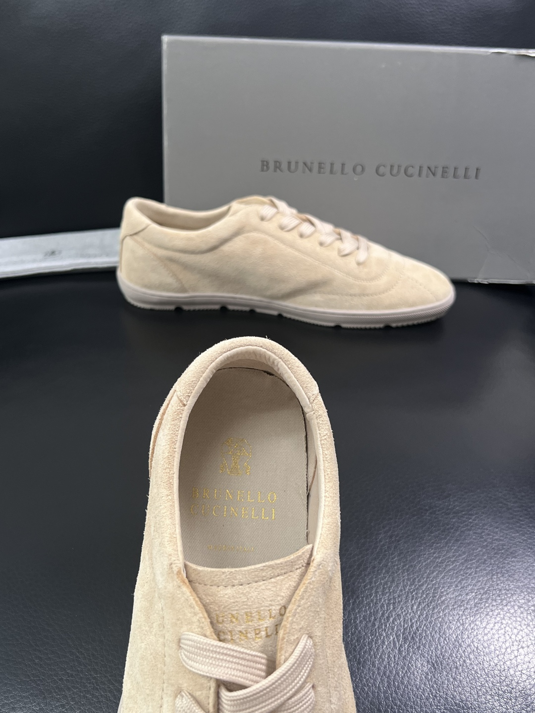 Brunello Cucinelli  高品质 顶级工艺品  BC  专柜同步原厂配置，意大利进口牛皮面