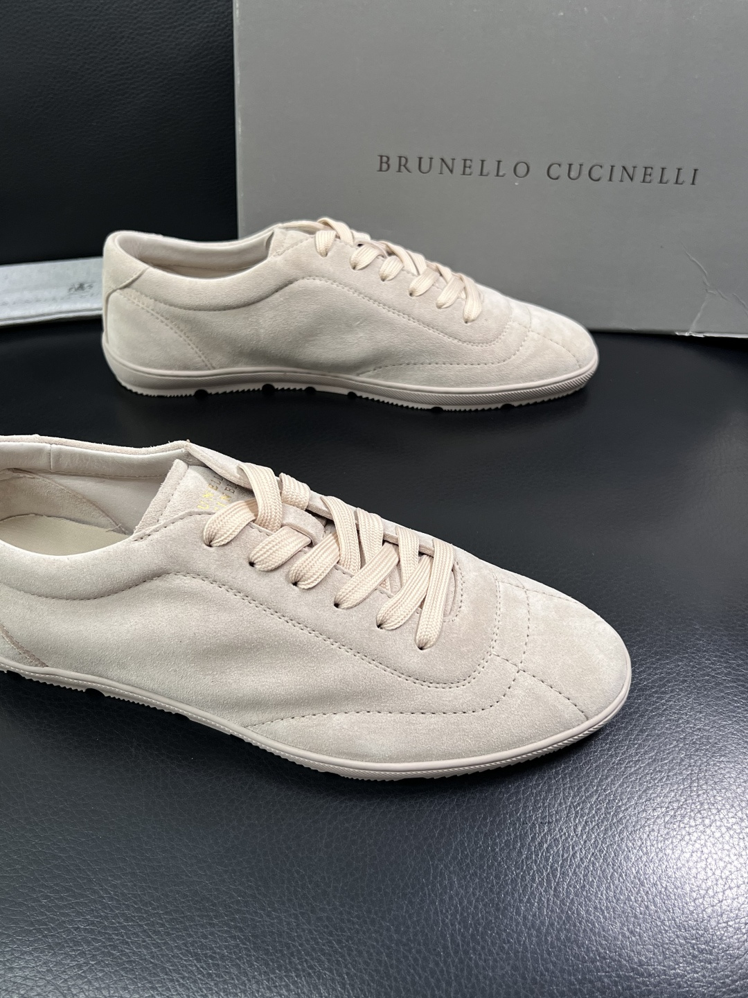 Brunello Cucinelli  高品质 顶级工艺品  BC  专柜同步原厂配置，意大利进口牛皮面