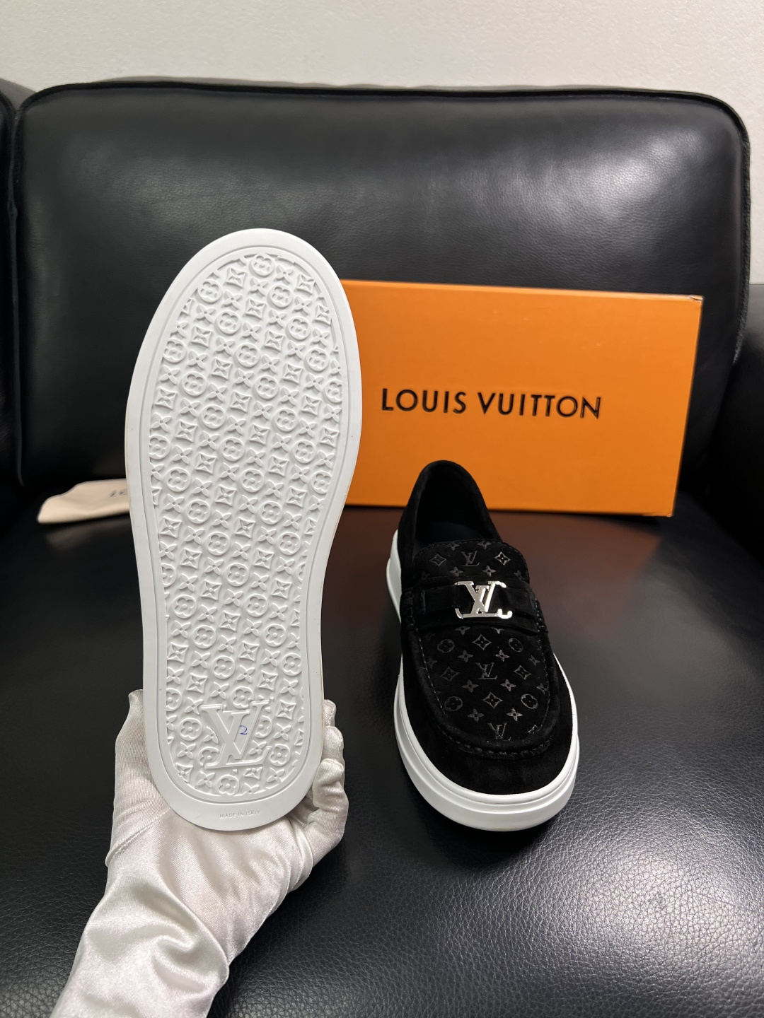 Lv  高品质  顶级工艺品  路易威登，运动板鞋专柜同步，鞋面意大利进口，高品质拼接缤纷色彩复杂工艺品
