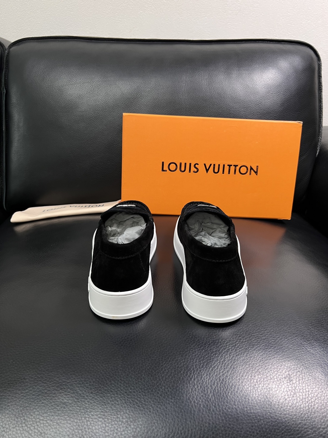 Lv  高品质  顶级工艺品  路易威登，运动板鞋专柜同步，鞋面意大利进口，高品质拼接缤纷色彩复杂工艺品