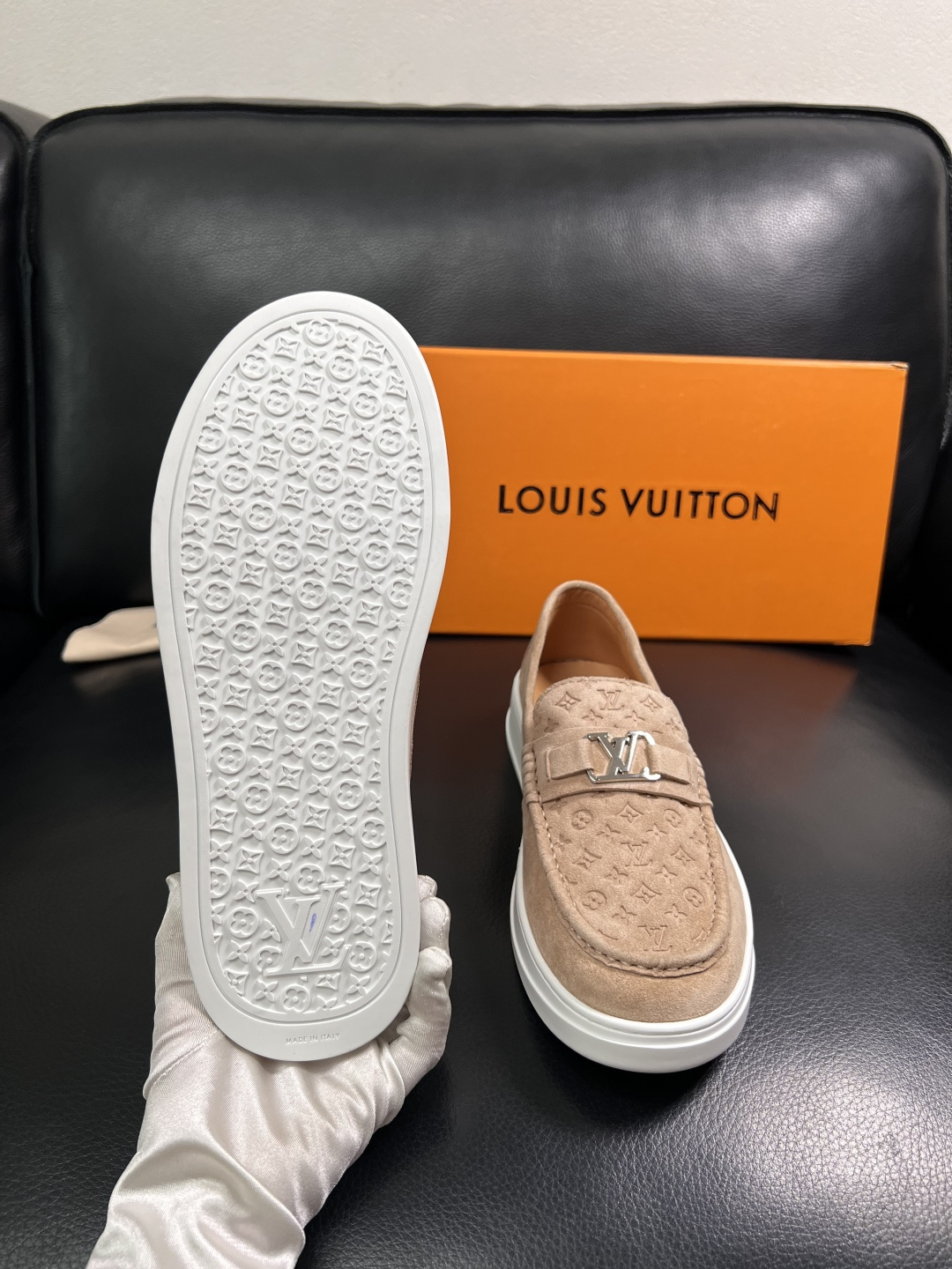 Lv  高品质  顶级工艺品  路易威登，运动板鞋专柜同步，鞋面意大利进口，高品质拼接缤纷色彩复杂工艺品