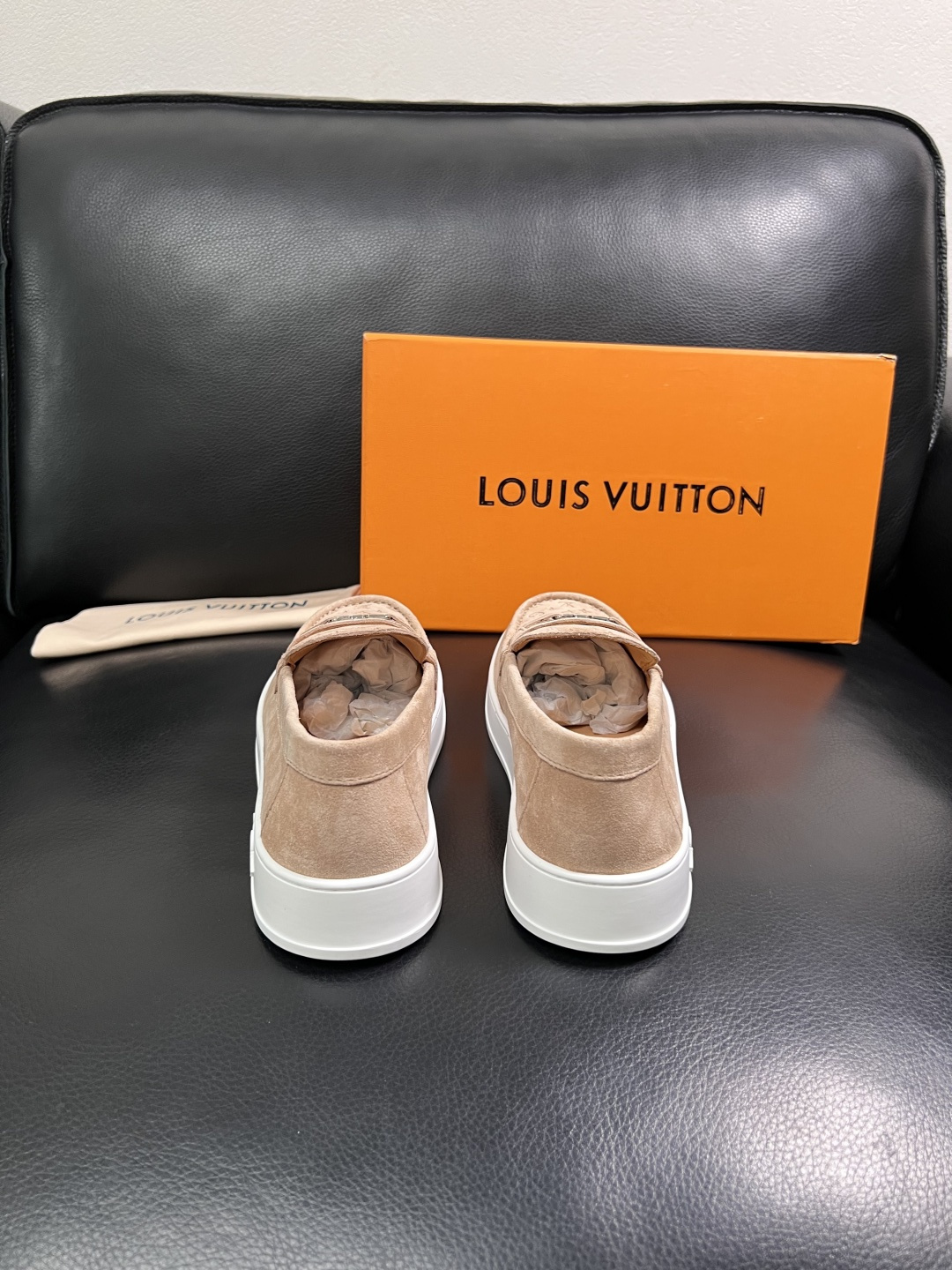Lv  高品质  顶级工艺品  路易威登，运动板鞋专柜同步，鞋面意大利进口，高品质拼接缤纷色彩复杂工艺品