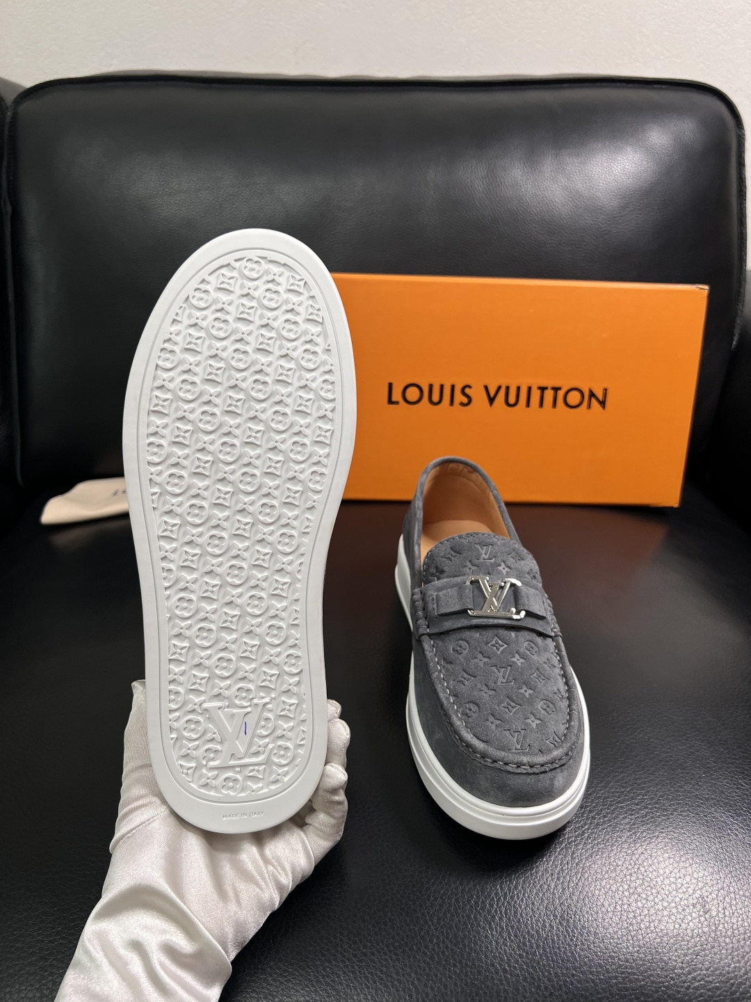 Lv  高品质  顶级工艺品  路易威登，运动板鞋专柜同步，鞋面意大利进口，高品质拼接缤纷色彩复杂工艺品