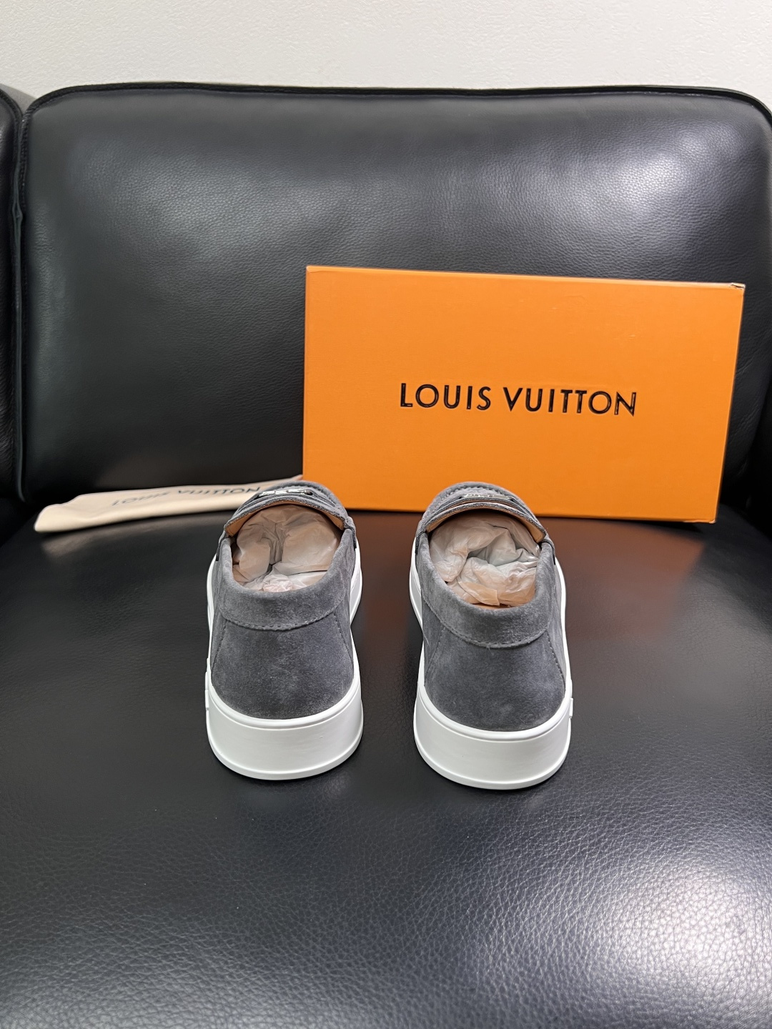 Lv  高品质  顶级工艺品  路易威登，运动板鞋专柜同步，鞋面意大利进口，高品质拼接缤纷色彩复杂工艺品