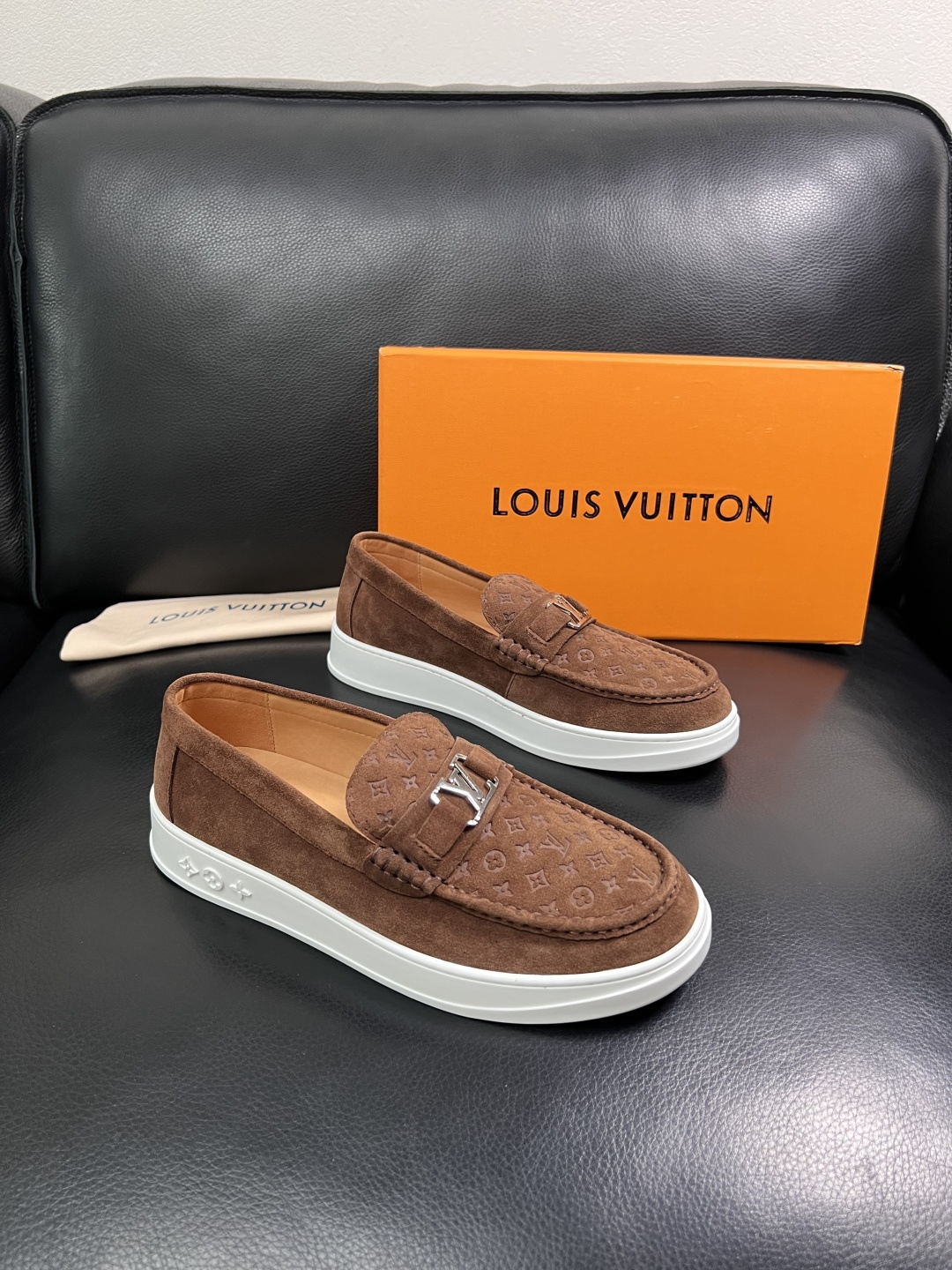 NO:886693,Lv high-quality top crafts Louis Vuitton, sports sneakers counter synchronization, uppers imported from Italy, high-quality splicing colorful complex crafts, imported mesh pads are soft and comfortable, original soles are specially provided by the original factory, TPU exclusive movable molded soles are super comfortable, original factory single goods, code number 39-44 (customized 38 45), louis vuitton, louis vuitton19860909Lv 高品质 顶级工艺品 路易威登,运动板鞋专柜同步,鞋面意大利进口,高品质拼接缤纷色彩复杂工艺品,进口网布里垫柔软舒适,鞋底原厂特供原版底,TPU独家活动成型底超级舒适,原厂跟单货,码数 39-44（订做38 45）,,louis vuitton,louis vuitton,Men's shoes