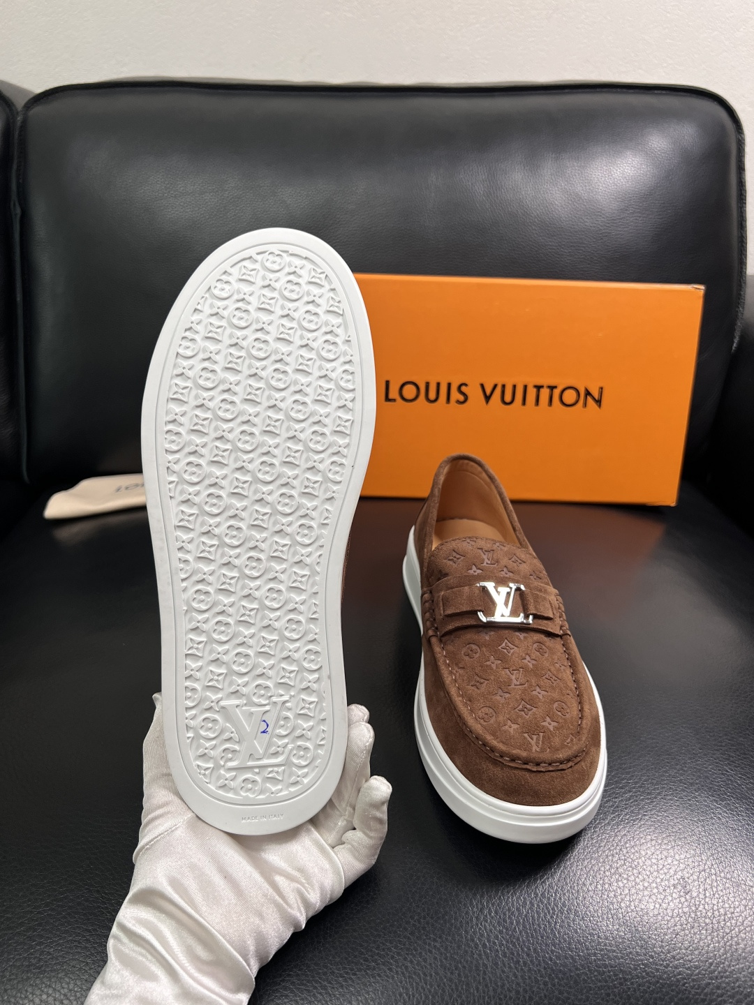 Lv  高品质  顶级工艺品  路易威登，运动板鞋专柜同步，鞋面意大利进口，高品质拼接缤纷色彩复杂工艺品