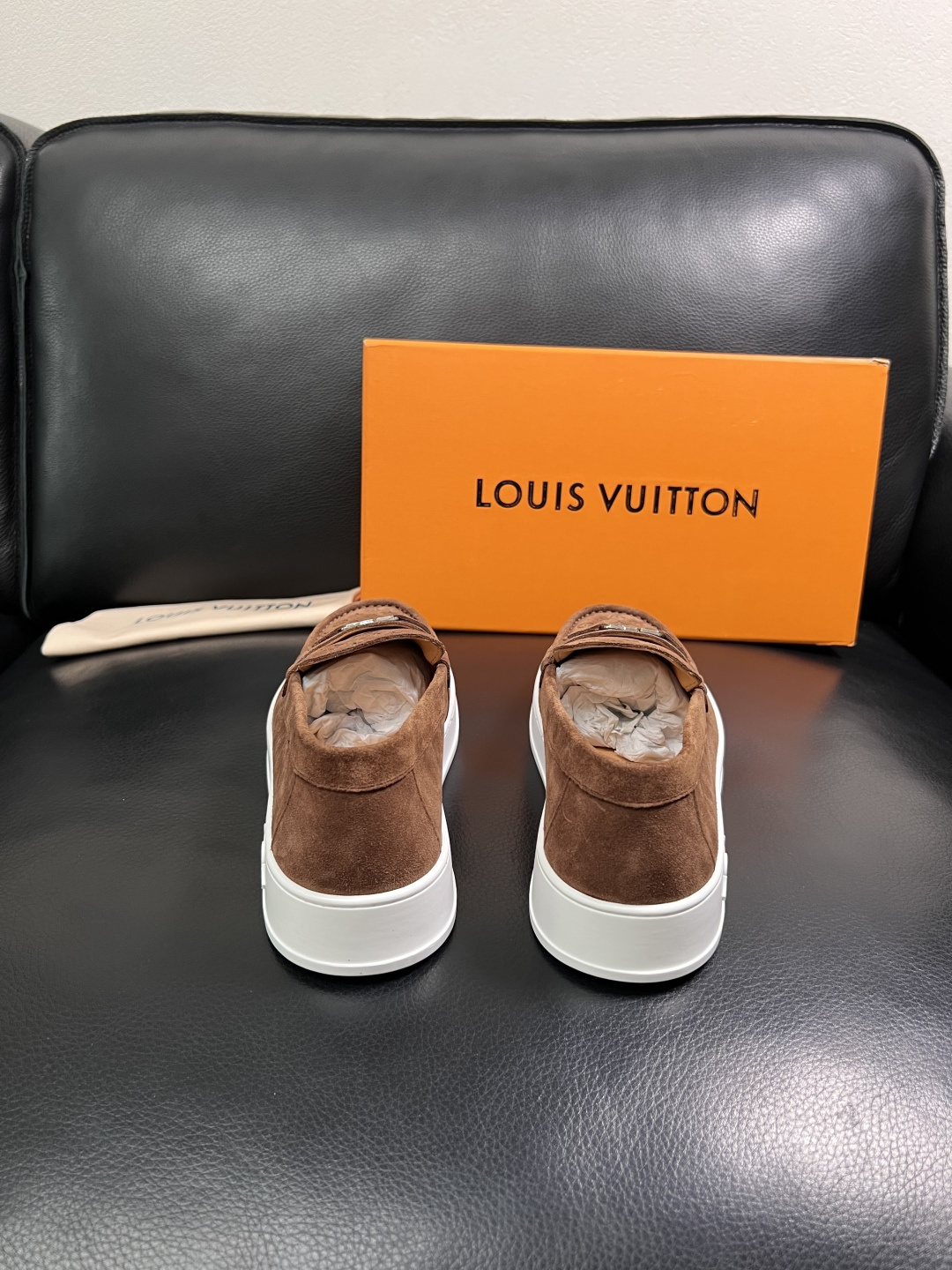 Lv  高品质  顶级工艺品  路易威登，运动板鞋专柜同步，鞋面意大利进口，高品质拼接缤纷色彩复杂工艺品