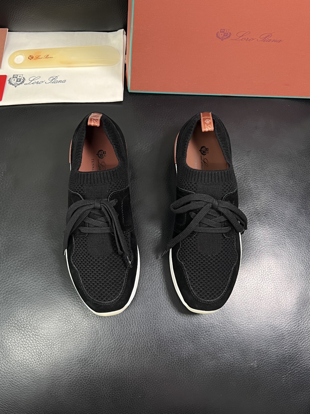 Loro Piana  高品质  顶级工艺品  诺悠翩雅  新品专柜同步原厂配置，鞋面意大利进口飞织牛皮