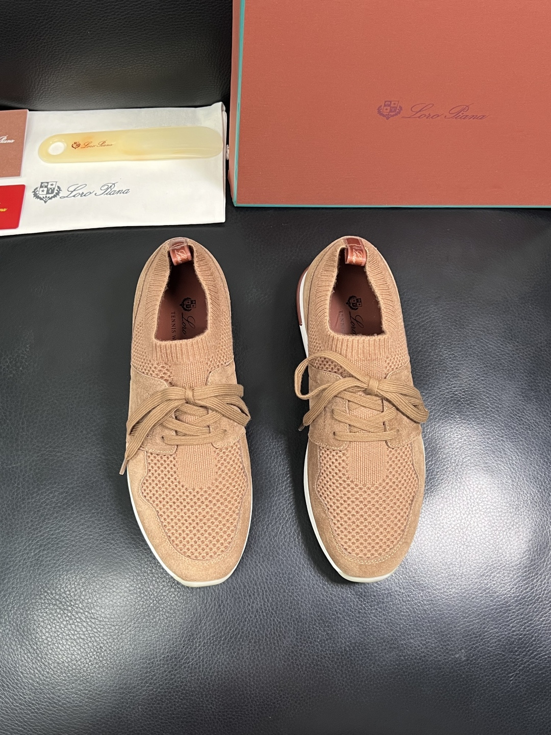 Loro Piana  高品质  顶级工艺品  诺悠翩雅  新品专柜同步原厂配置，鞋面意大利进口飞织牛皮