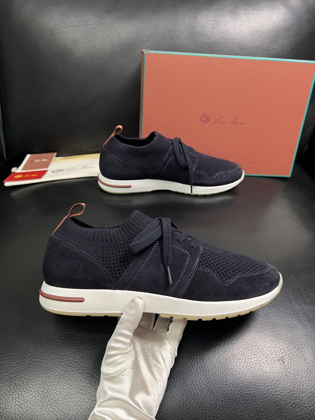 Loro Piana  高品质  顶级工艺品  诺悠翩雅  新品专柜同步原厂配置，鞋面意大利进口飞织牛皮