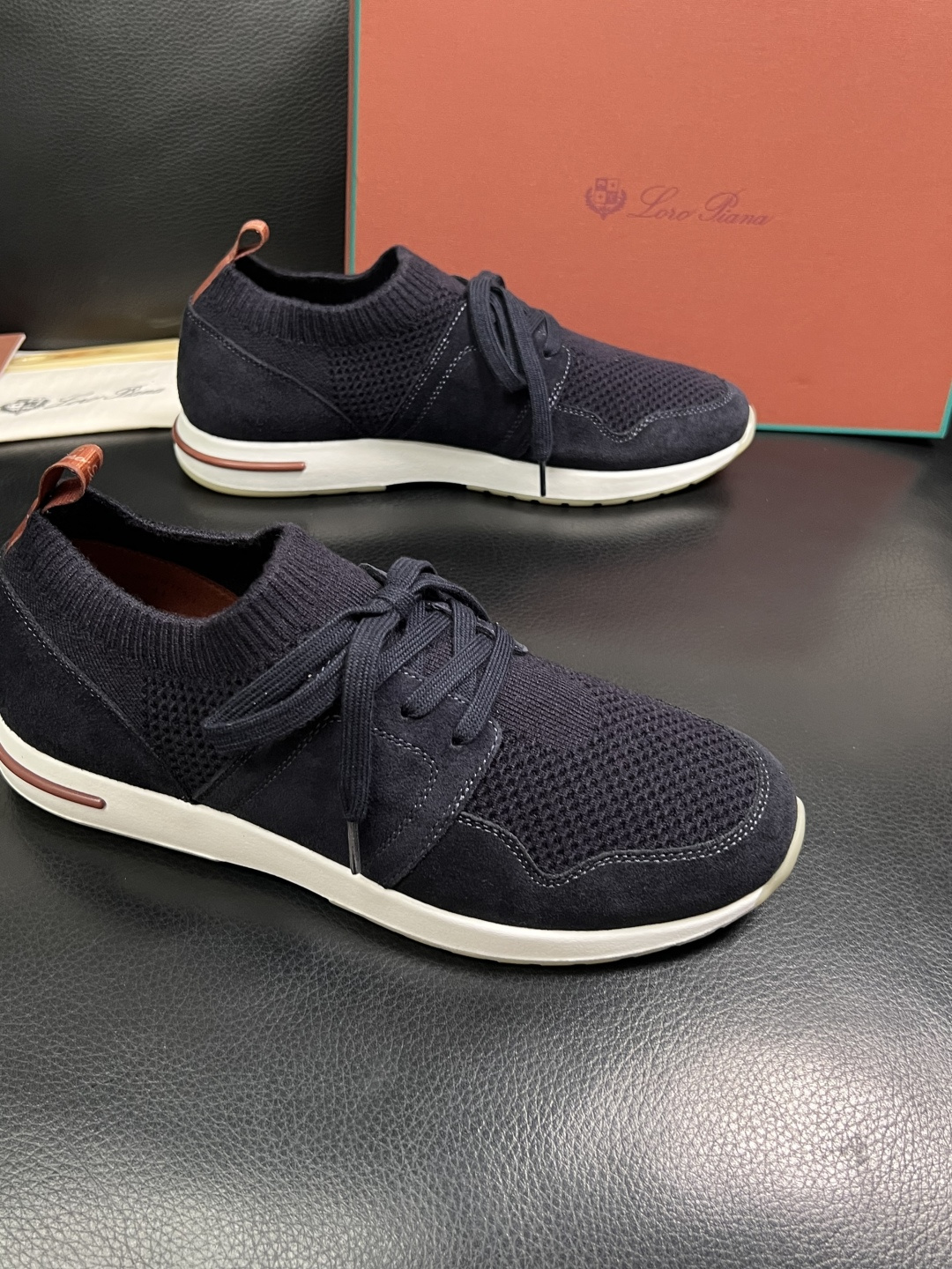 Loro Piana  高品质  顶级工艺品  诺悠翩雅  新品专柜同步原厂配置，鞋面意大利进口飞织牛皮