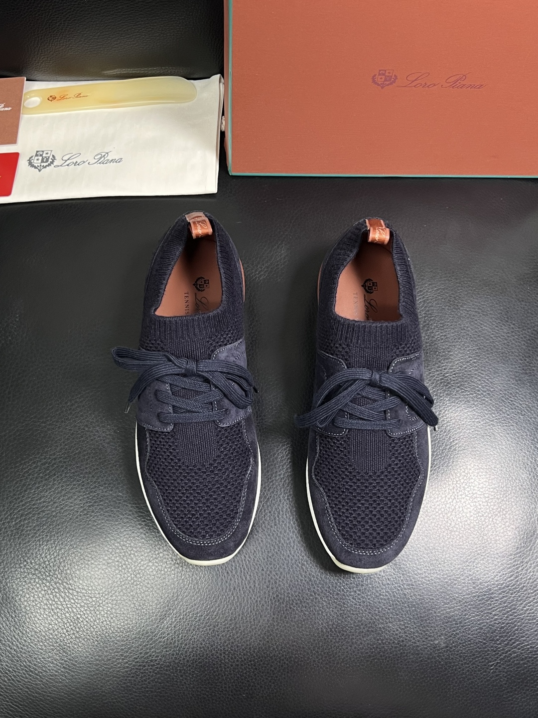 Loro Piana  高品质  顶级工艺品  诺悠翩雅  新品专柜同步原厂配置，鞋面意大利进口飞织牛皮