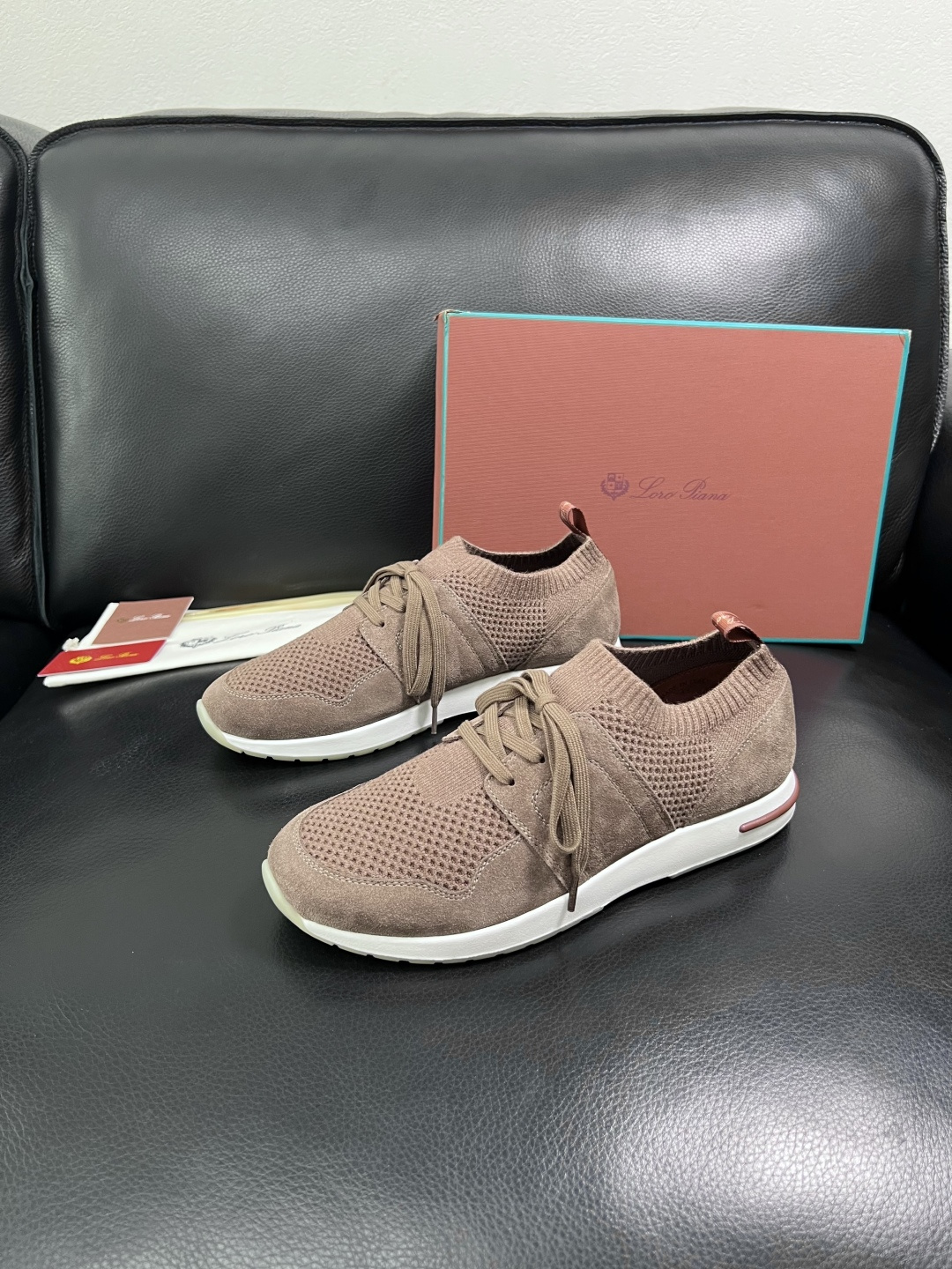 Loro Piana  高品质  顶级工艺品  诺悠翩雅  新品专柜同步原厂配置，鞋面意大利进口飞织牛皮